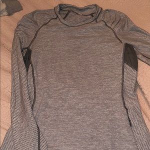 Lululemon long sleeve size 6